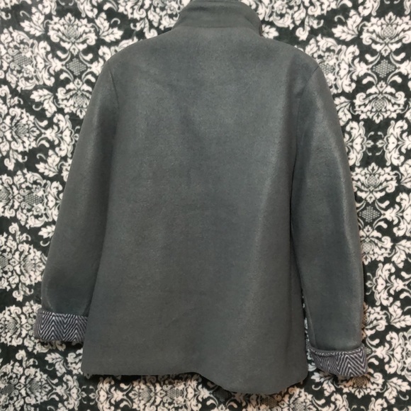 Gray Felt Gray Lightweight Car Coat with Cuff and Collar Design - Picture 3 of 6